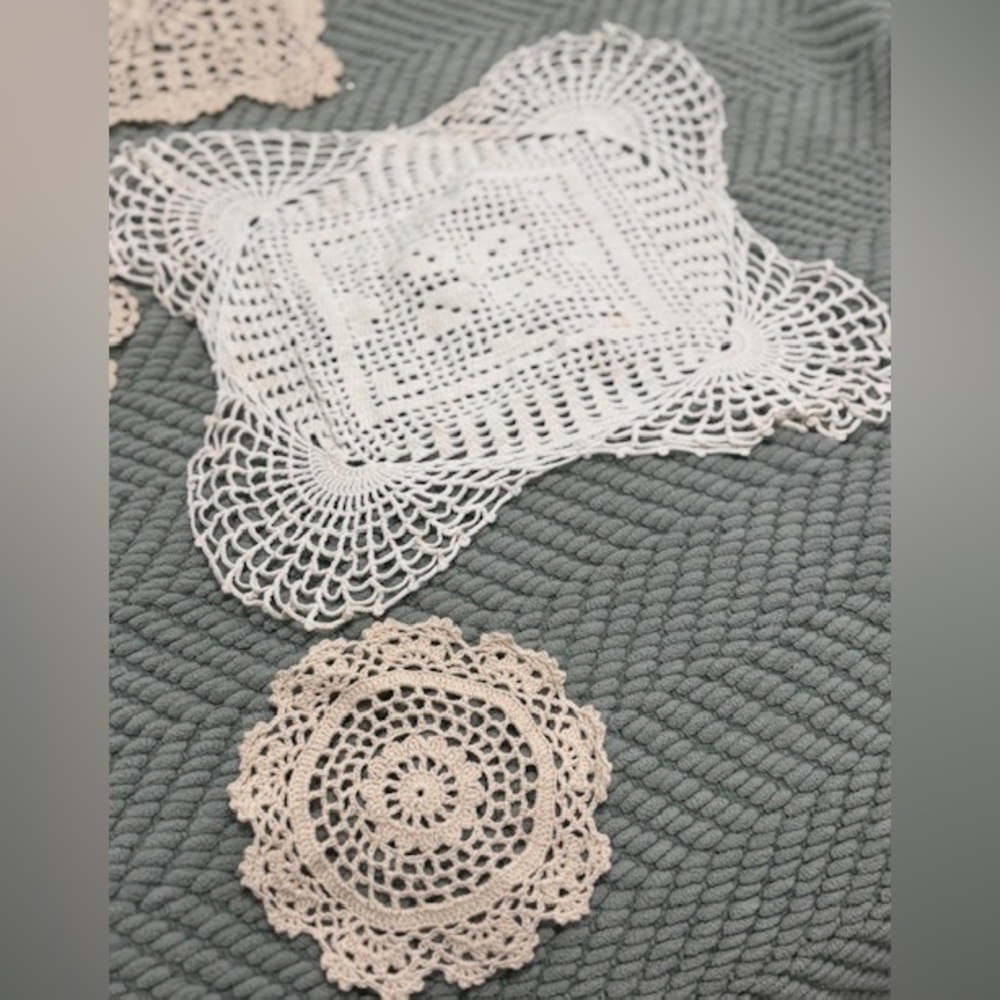 8 Vintage Doilies ~ Beige, White, and Yellow - Picture 4 of 4